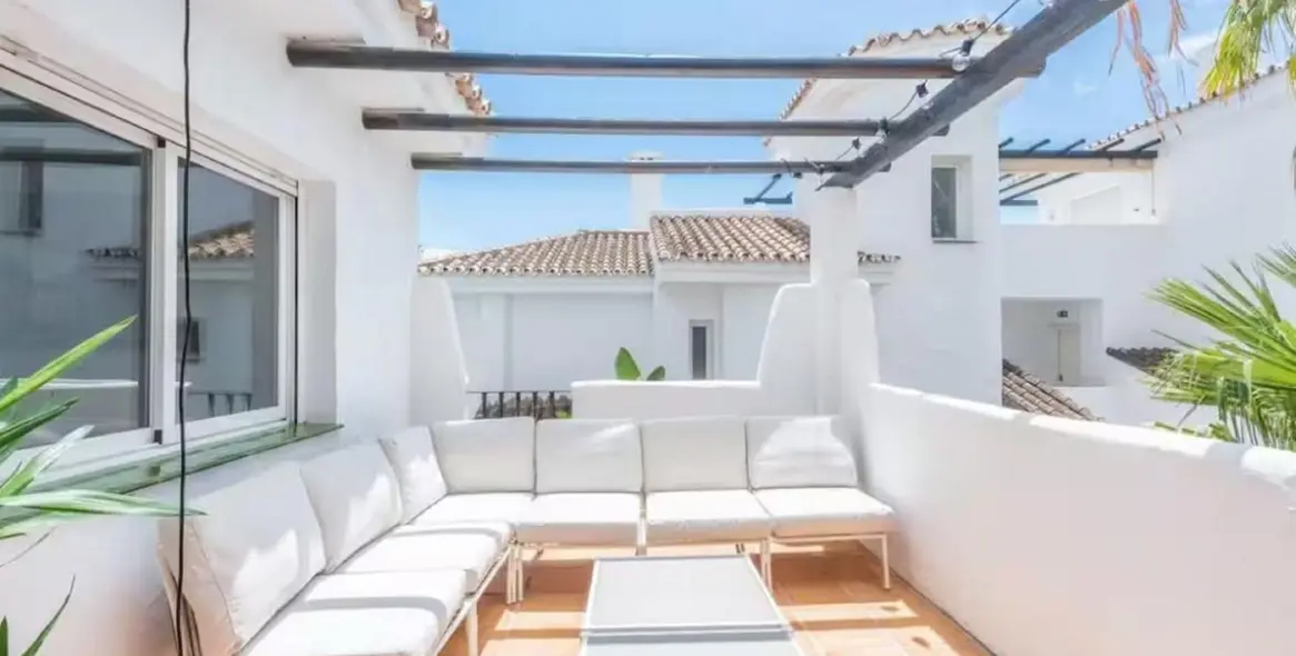 Venta de ático dúplex en Nueva Andalucía 10