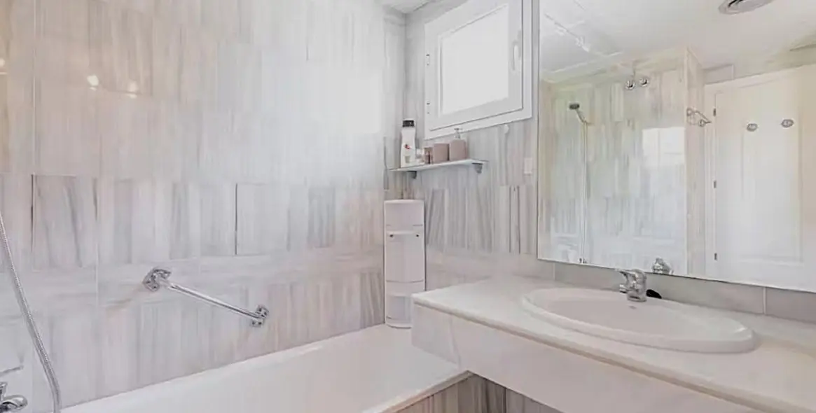 Venta de ático dúplex en Nueva Andalucía 18