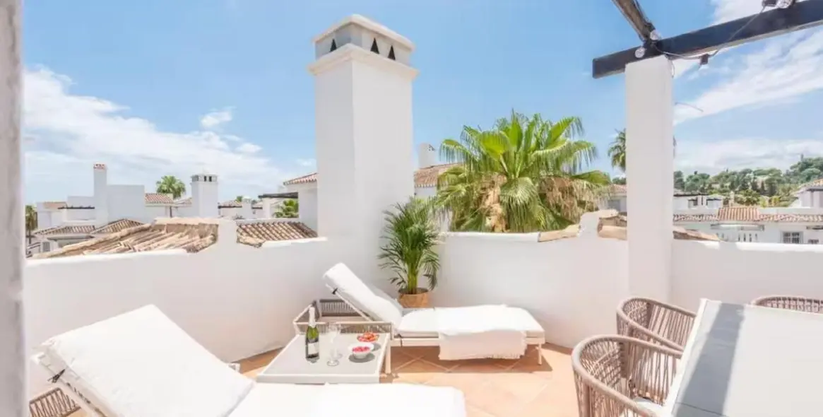 Venta de ático dúplex en Nueva Andalucía 22