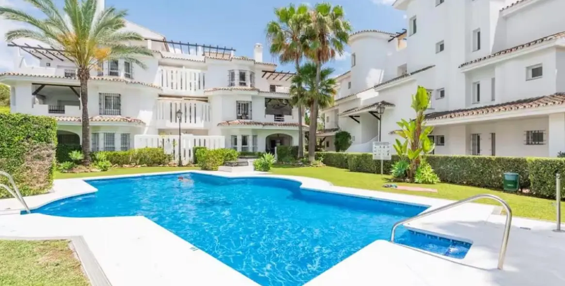 Venta de ático dúplex en Nueva Andalucía 23