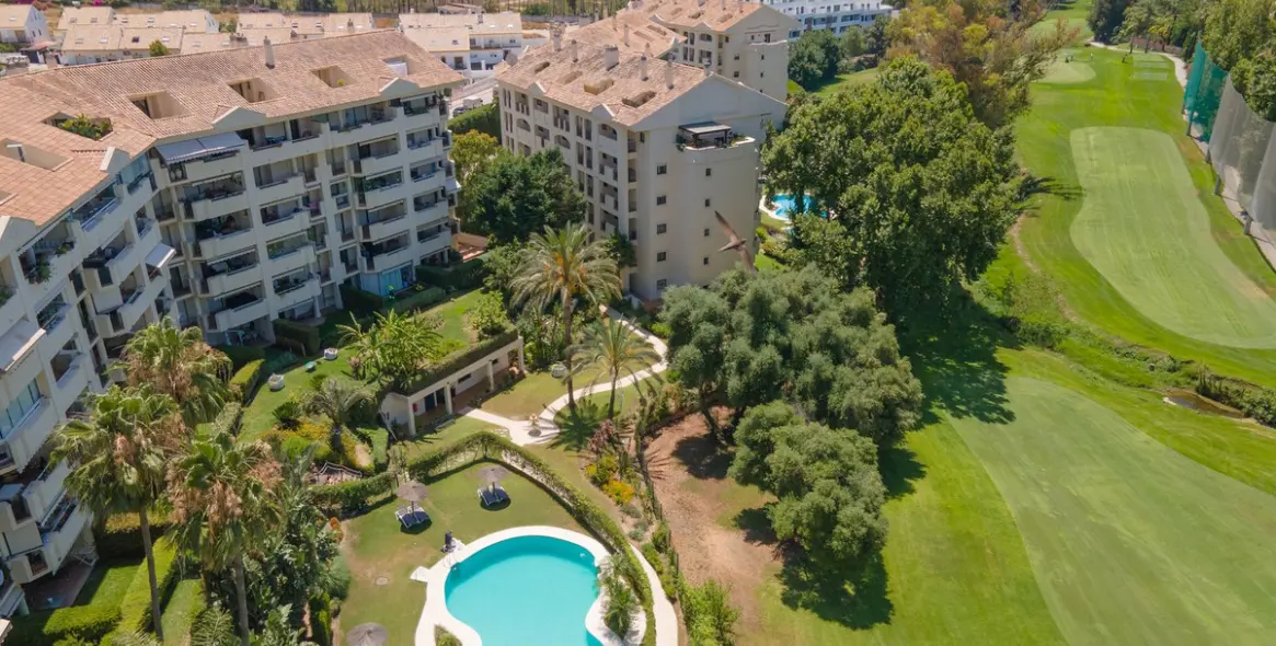 Venta de apartamento en planta baja en Guadalmina Alta 1