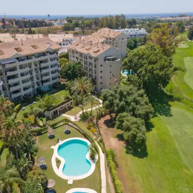 Venta de apartamento en planta baja en Guadalmina Alta
