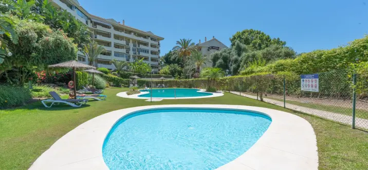 Venta de apartamento en planta baja en Guadalmina Alta 1