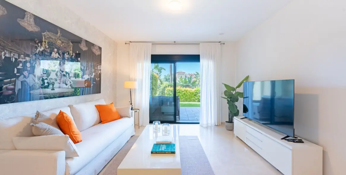 Venta de apartamento en planta baja en Guadalmina Alta 3