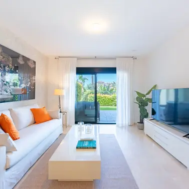 Venta de apartamento en planta baja en Guadalmina Alta