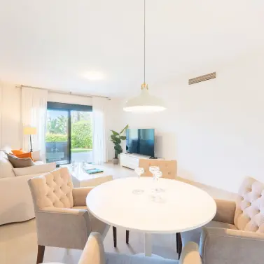 Venta de apartamento en planta baja en Guadalmina Alta