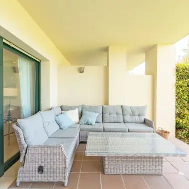 Venta de apartamento en planta baja en Guadalmina Alta