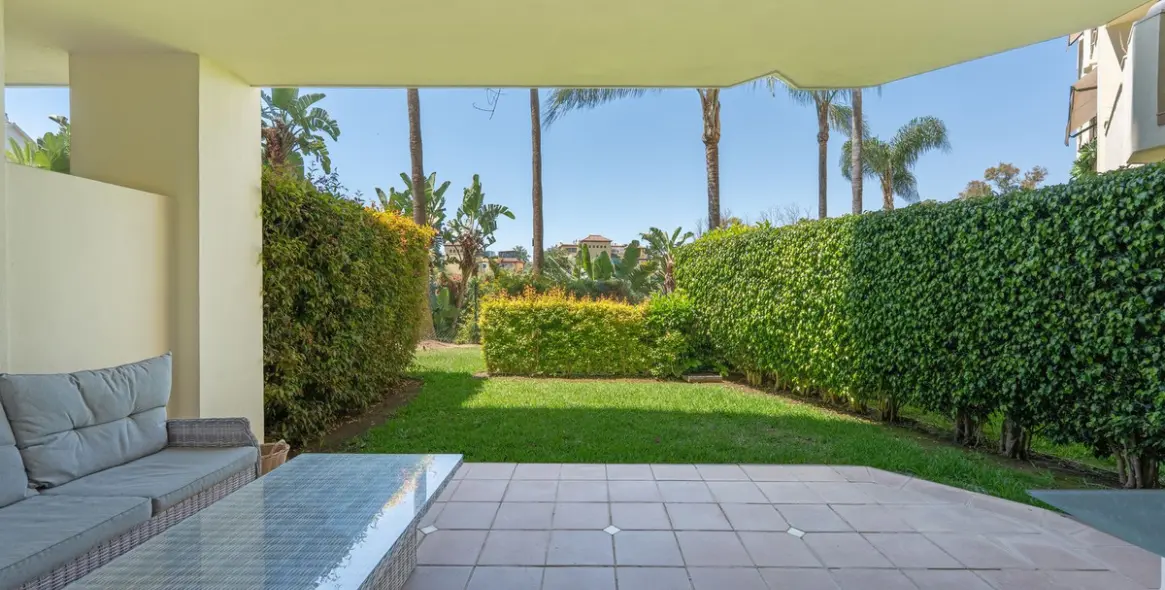 Venta de apartamento en planta baja en Guadalmina Alta 6
