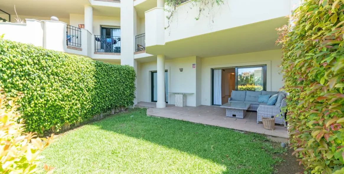 Venta de apartamento en planta baja en Guadalmina Alta 7