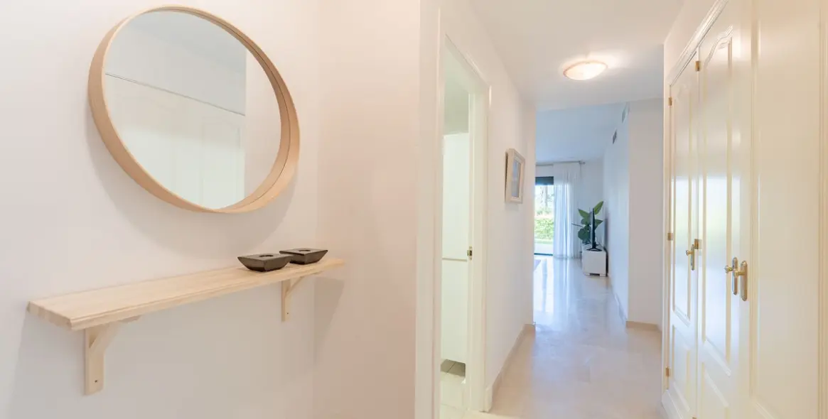 Venta de apartamento en planta baja en Guadalmina Alta 11