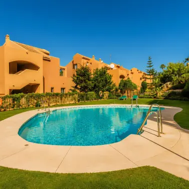 Venta de apartamento en planta media en Elviria