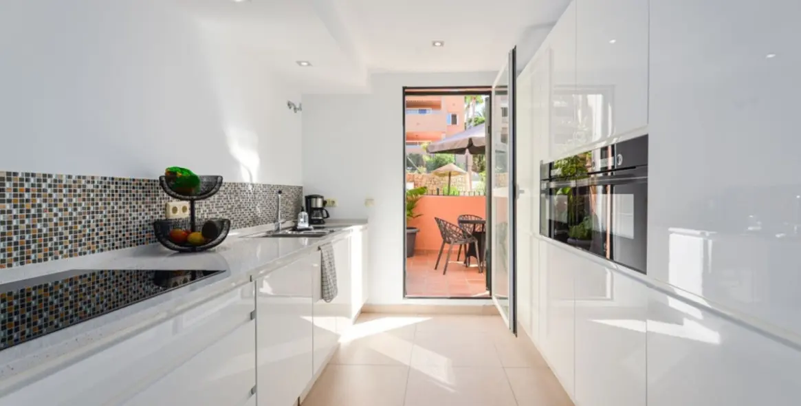Venta de apartamento en planta media en Elviria 3