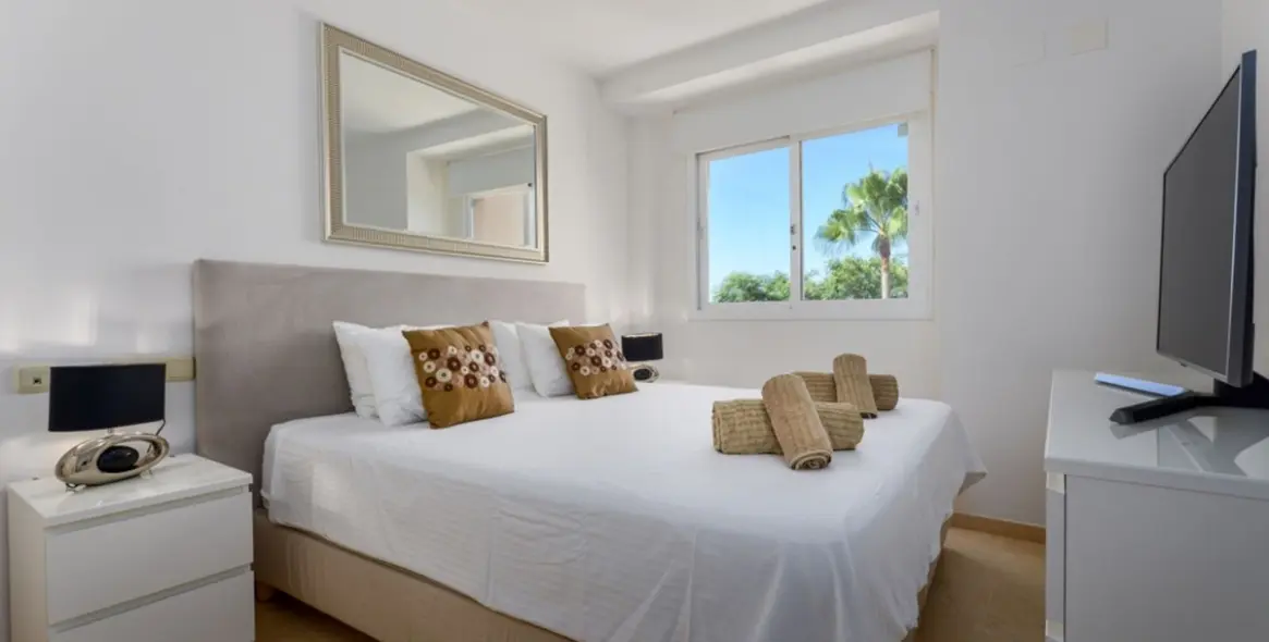 Venta de apartamento en planta media en Elviria 4