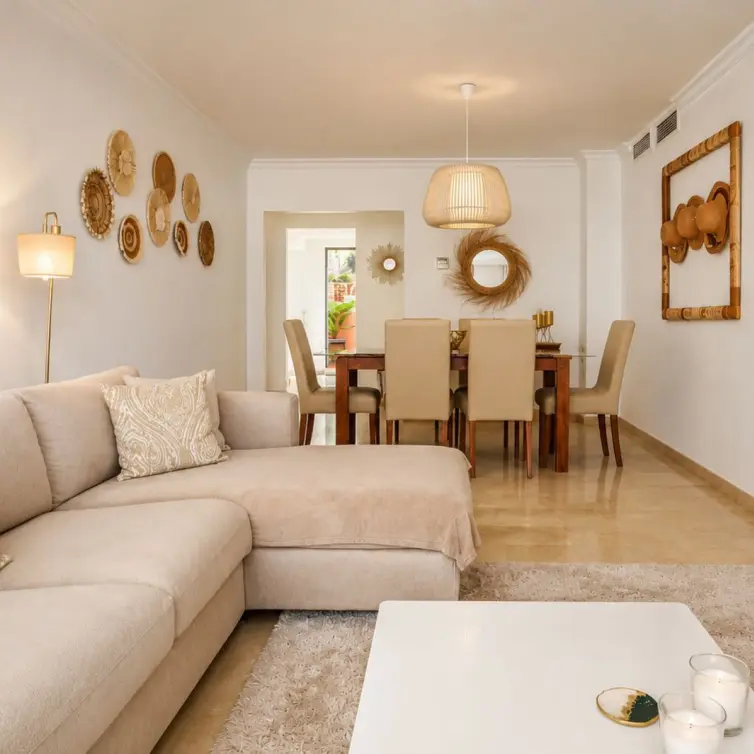 Sale of middle floor apartment in Elviria