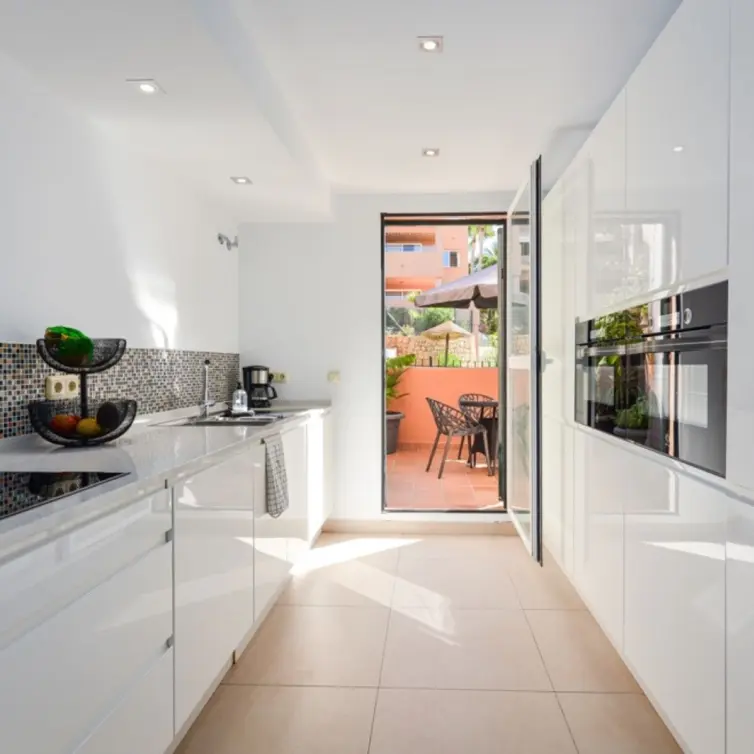 Sale of middle floor apartment in Elviria
