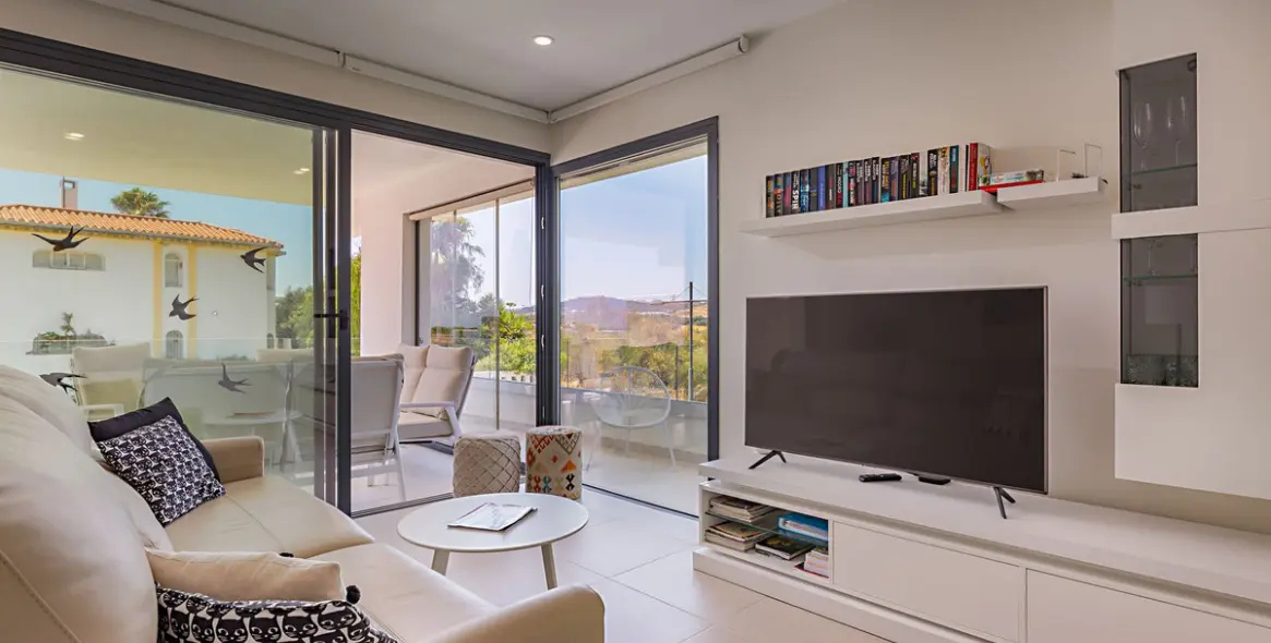Venta de apartamento en planta media en Estepona 5
