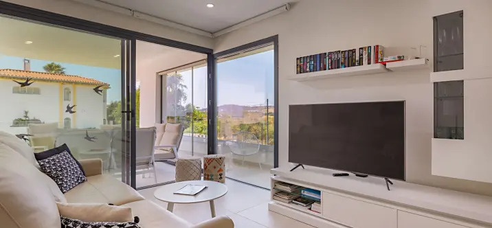 Venta de apartamento en planta media en Estepona 4