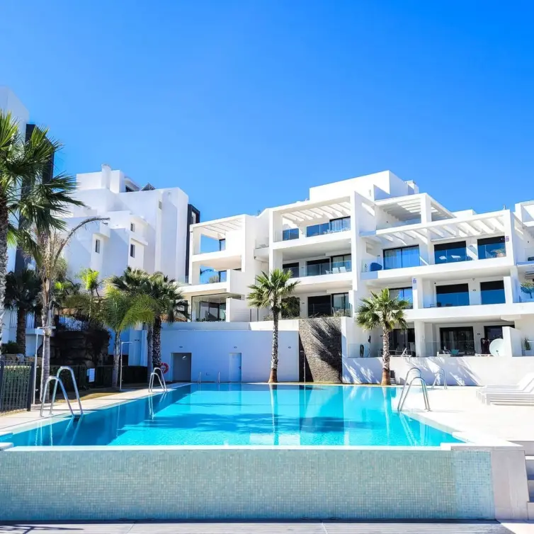 Venta de apartamento en planta media en Estepona