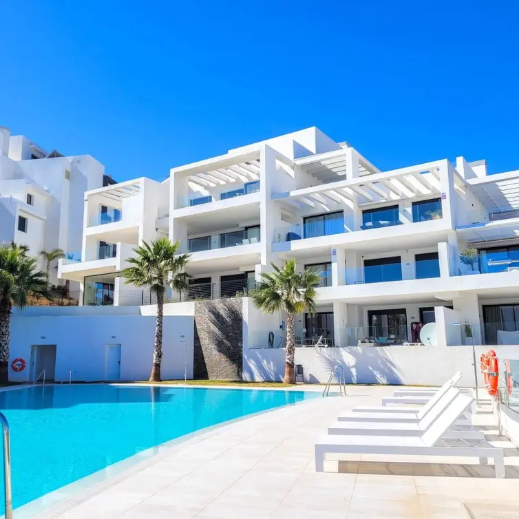Venta de apartamento en planta media en Estepona