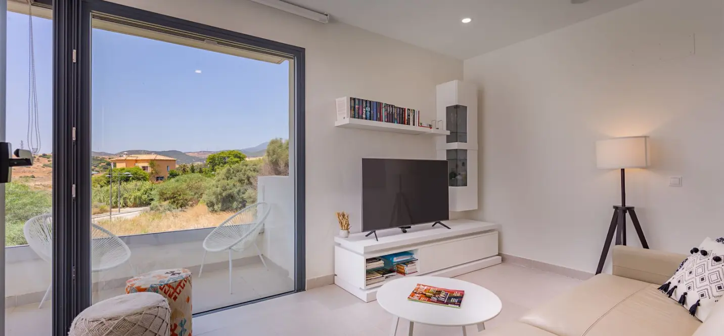 Venta de apartamento en planta media en Estepona 3
