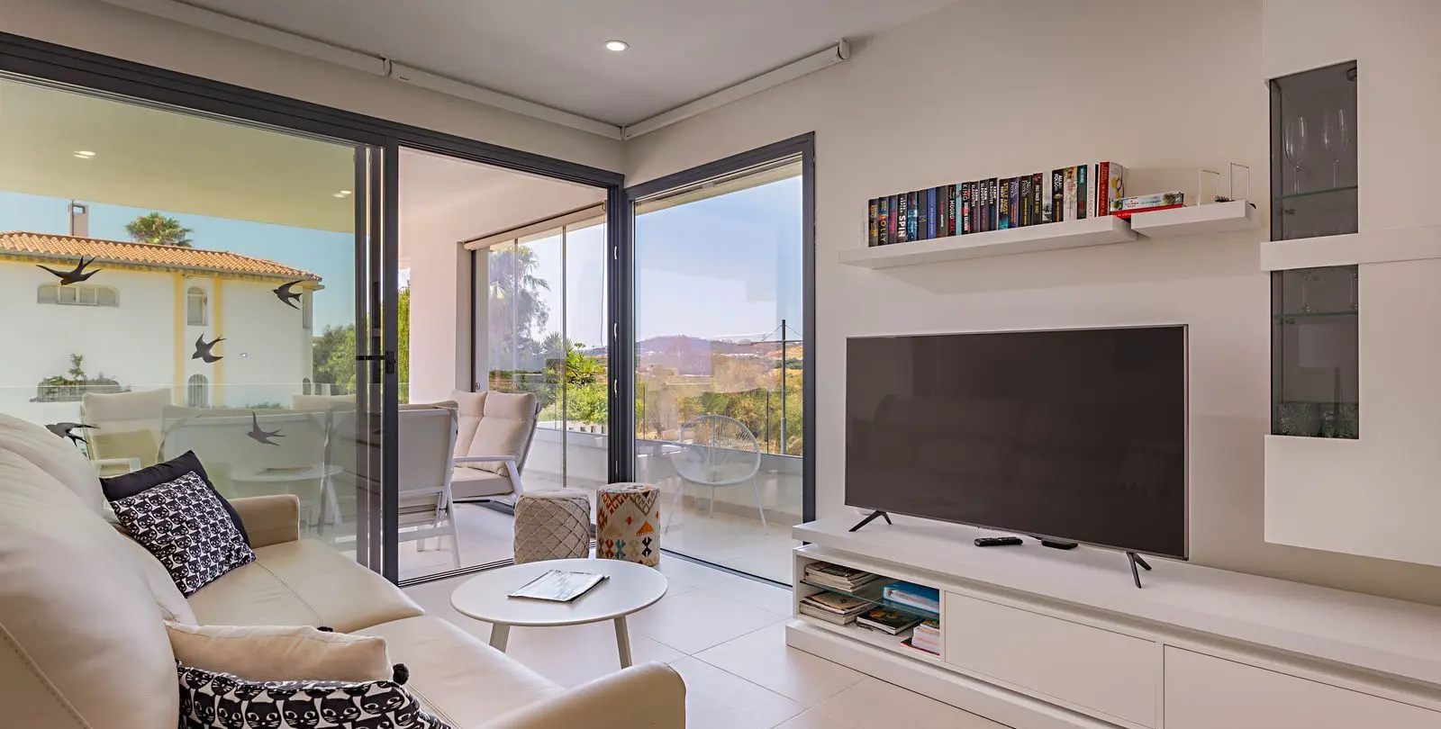Продажа апартаментов на среднем этаже в Estepona 5
