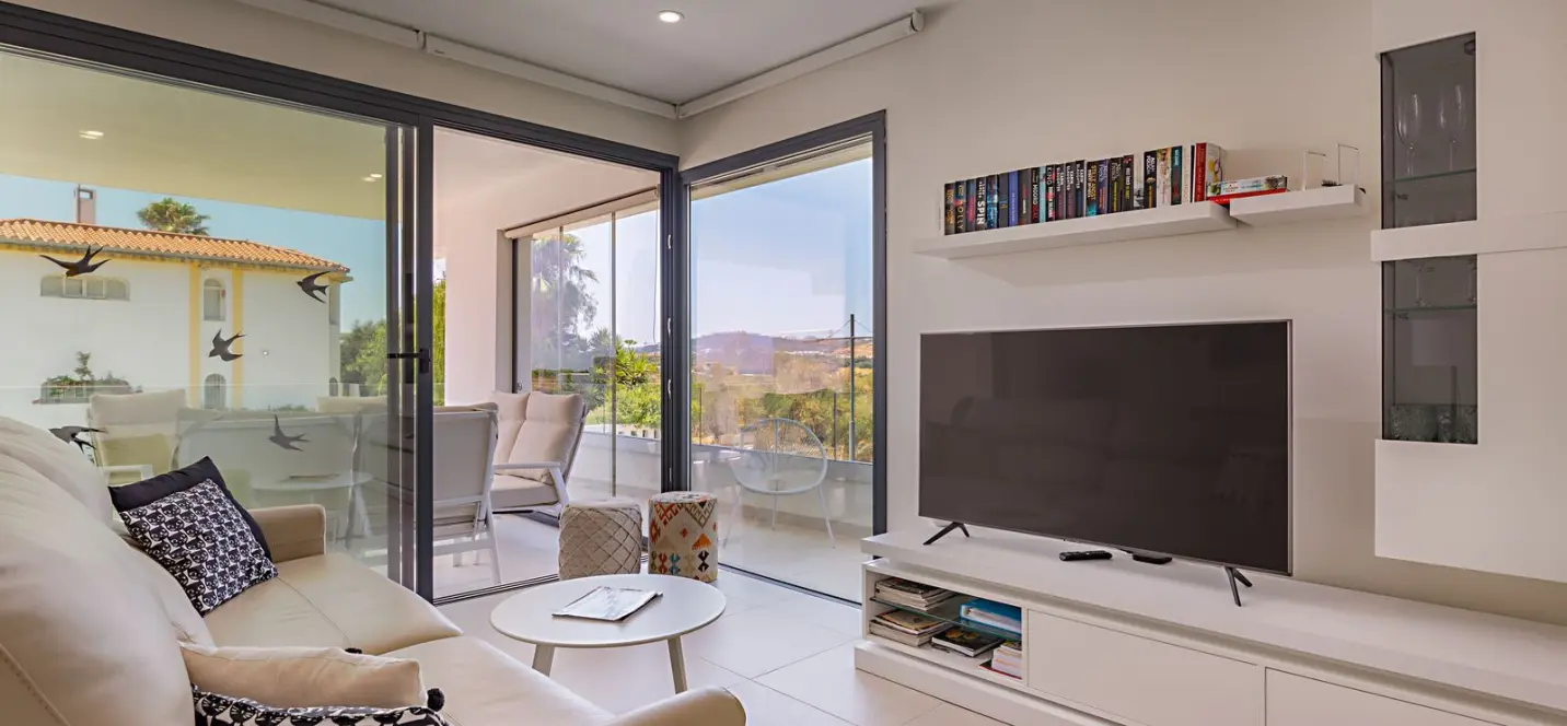 Venta de apartamento en planta media en Estepona 4