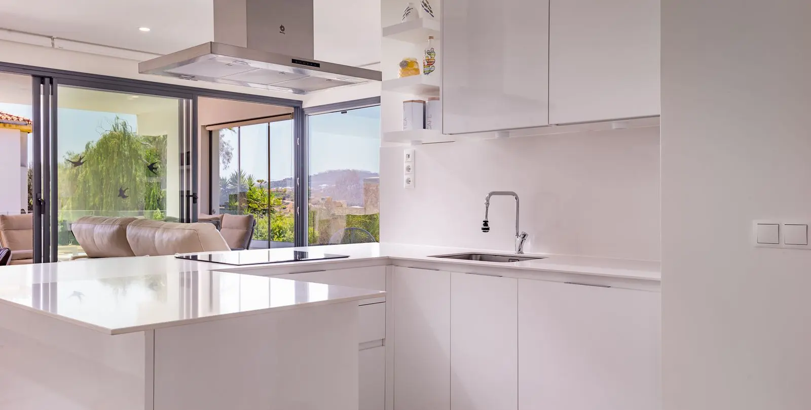 Продажа апартаментов на среднем этаже в Estepona 7
