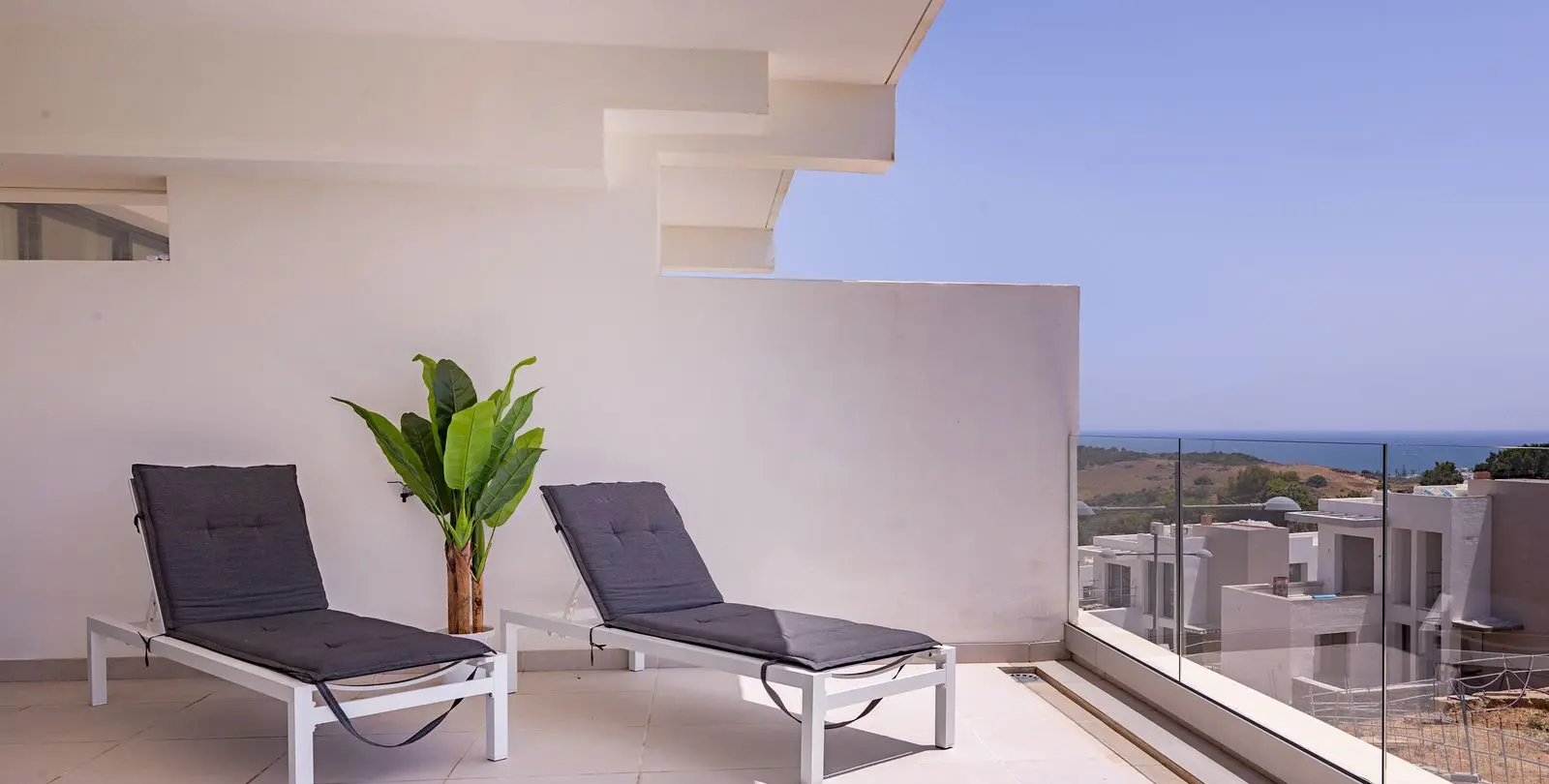 Продажа апартаментов на среднем этаже в Estepona 9