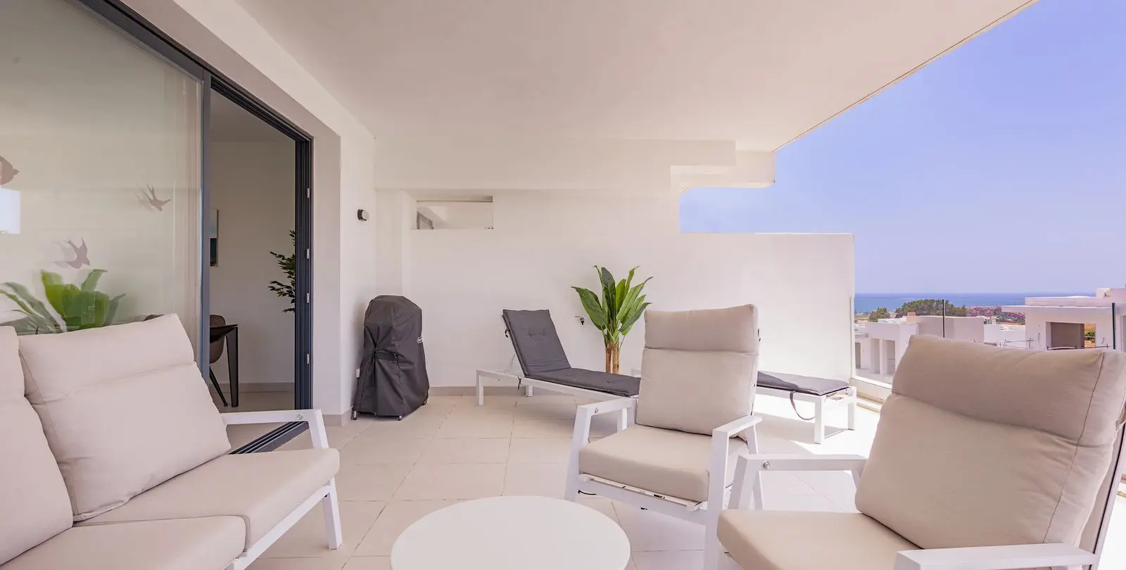 Продажа апартаментов на среднем этаже в Estepona 10