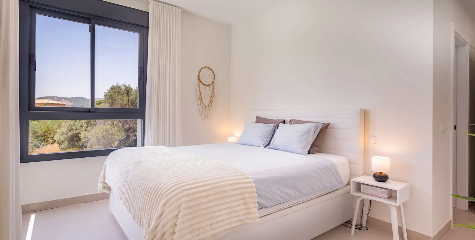 Продажа апартаментов на среднем этаже в Estepona 12