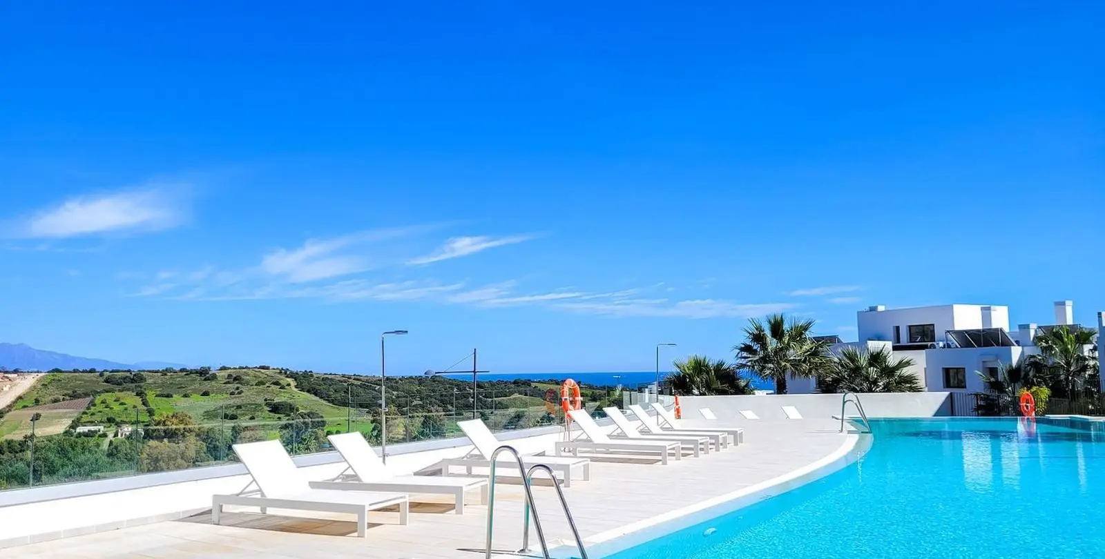 Продажа апартаментов на среднем этаже в Estepona 19