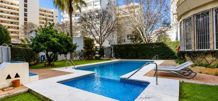 Venta de apartamento en planta media en Marbella 0