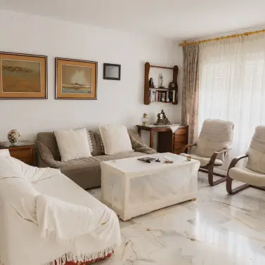 Venta de apartamento en planta media en Marbella