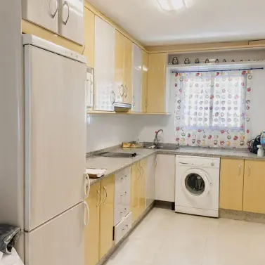 Venta de apartamento en planta media en Marbella