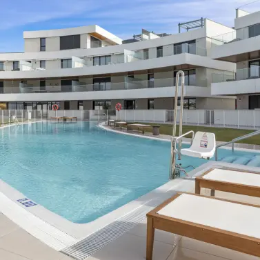 Venta de apartamento en planta media en Selwo