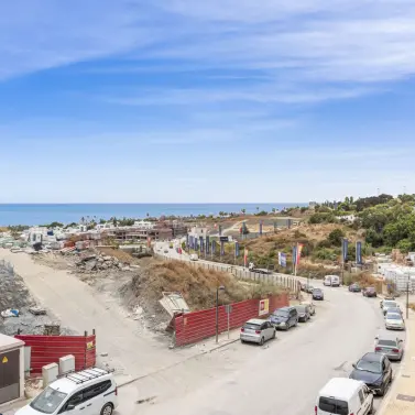 Venta de apartamento en planta media en Selwo