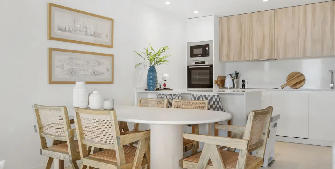 Venta de apartamento en planta media en Selwo 6