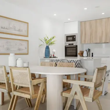 Venta de apartamento en planta media en Selwo