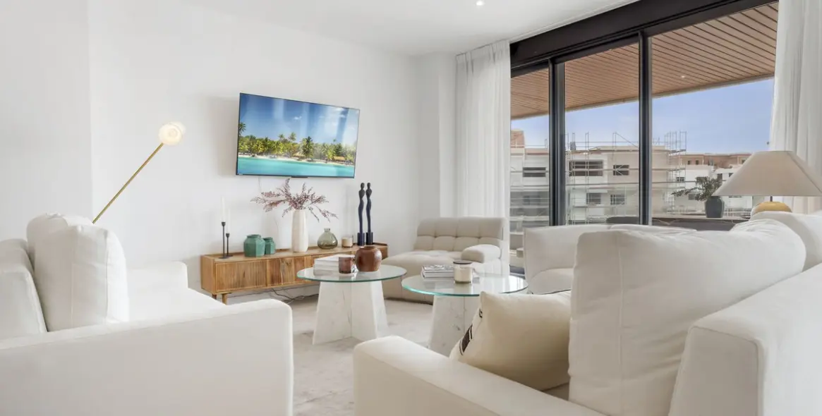 Venta de apartamento en planta media en Selwo 7