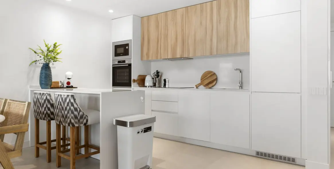 Venta de apartamento en planta media en Selwo 8