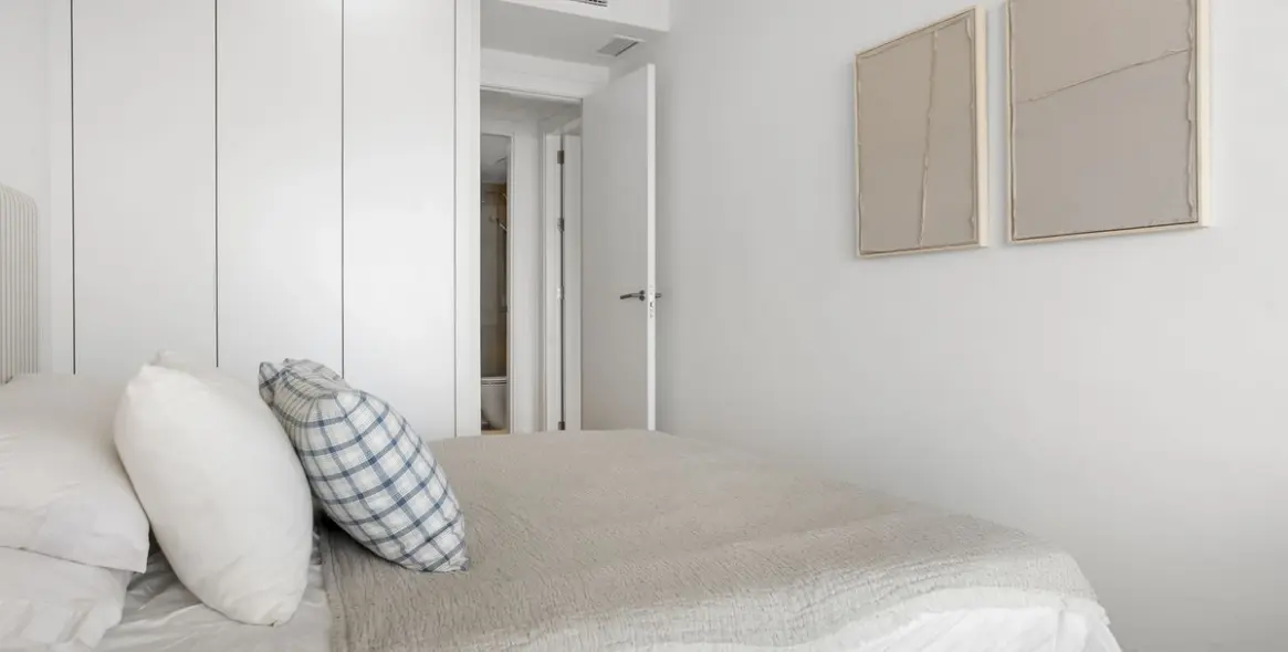 Venta de apartamento en planta media en Selwo 13