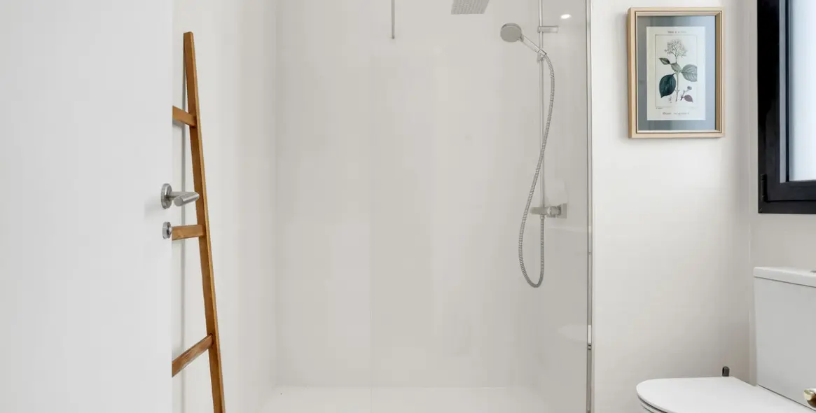 Venta de apartamento en planta media en Selwo 19