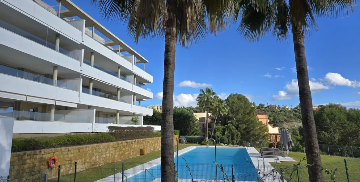 Venta de apartamento en planta baja en Benahavís 1