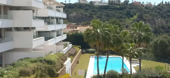 Venta de apartamento en planta baja en Benahavís 2