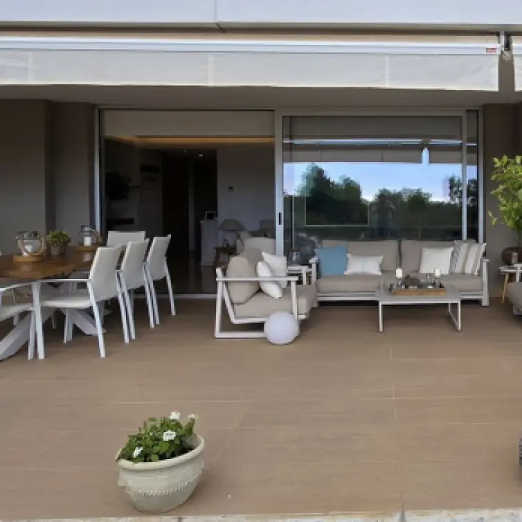 Venta de apartamento en planta baja en Los Arqueros