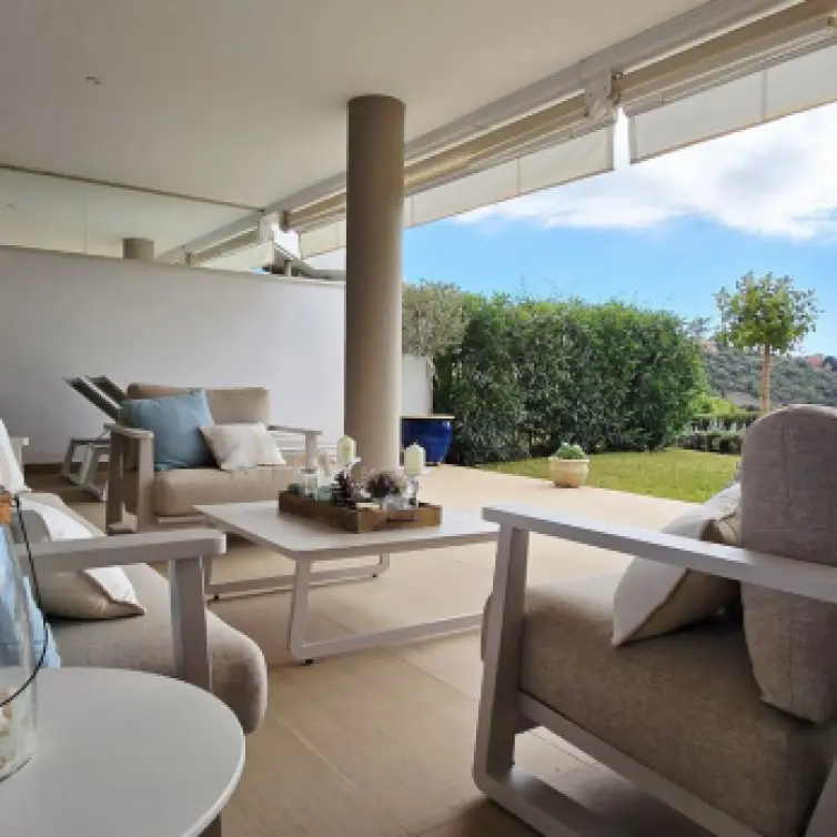Venta de apartamento en planta baja en Los Arqueros