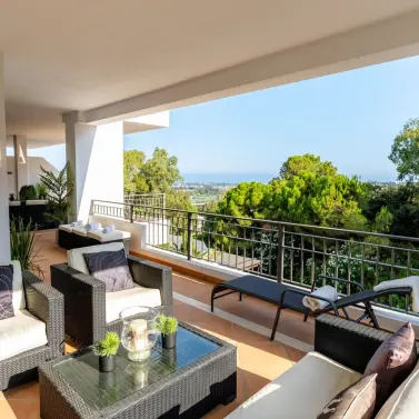 Venta de apartamento en planta media en La Quinta