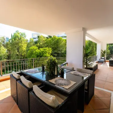 Venta de apartamento en planta media en La Quinta