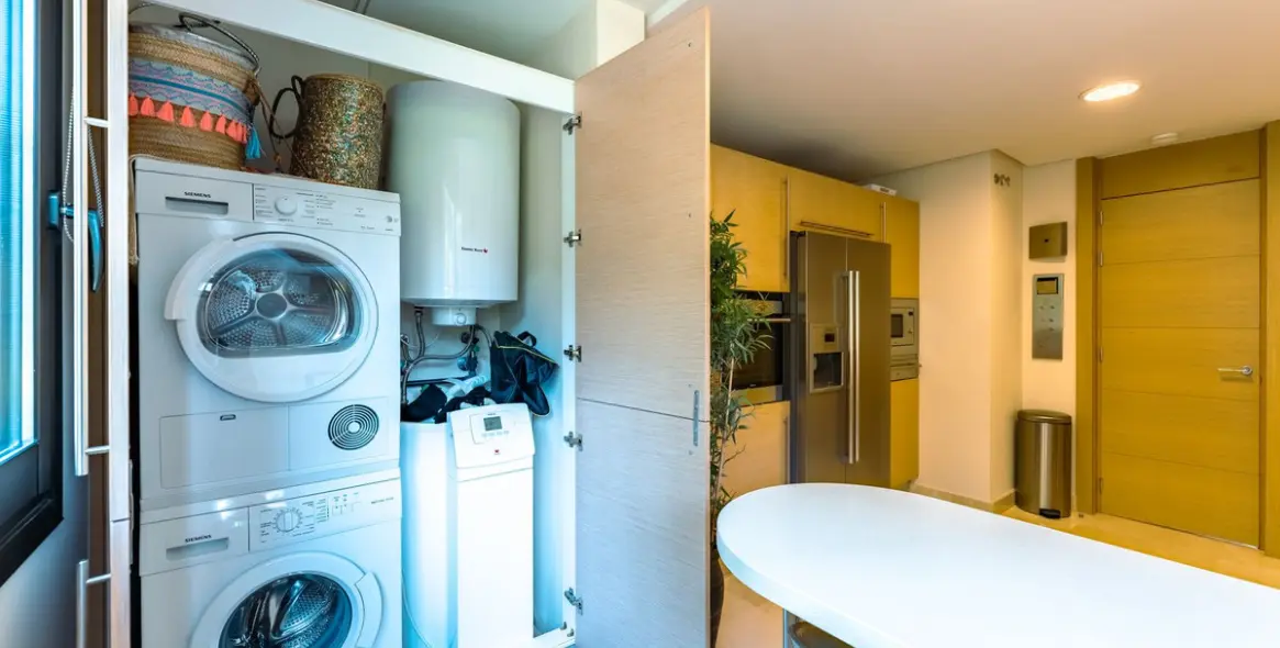 Venta de apartamento en planta media en La Quinta 14