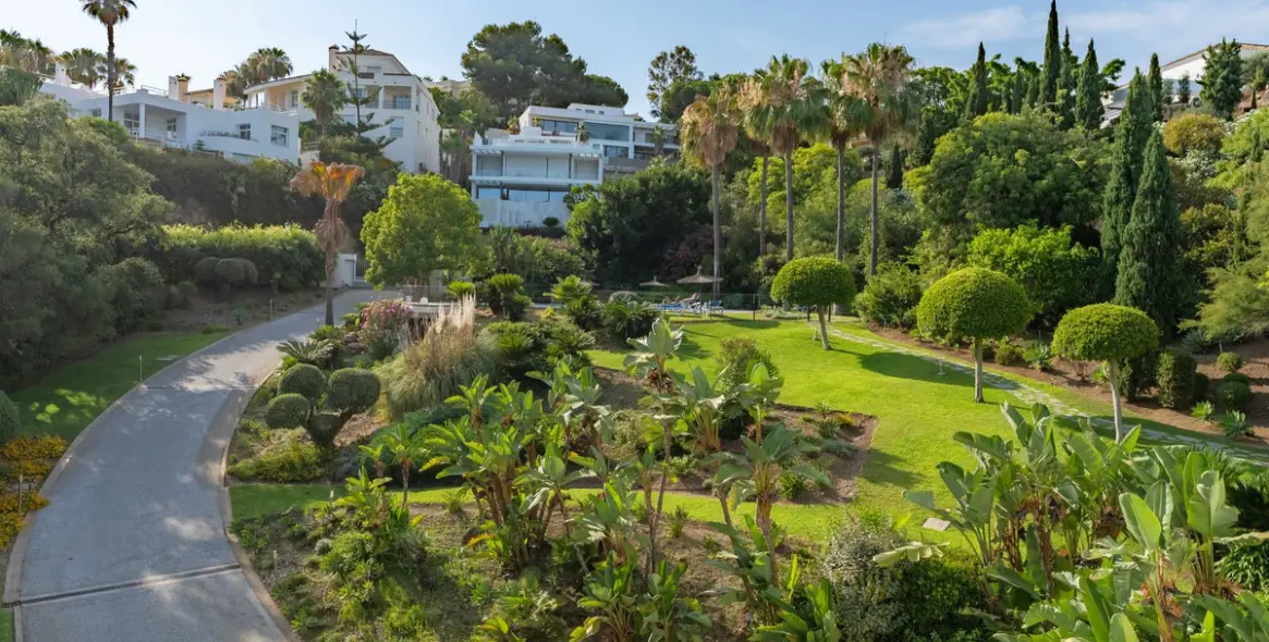 Venta de apartamento en planta media en La Quinta 30